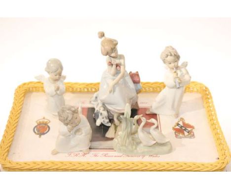 Four pieces of Lladro and Nao swan group (5)