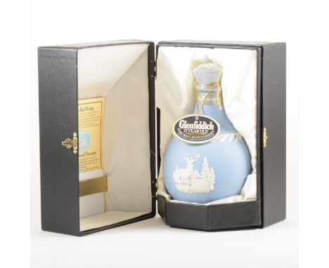 GLENFIDDICH - 21 year old, pure malt Scotch whisky, in Wedgwood Jasperware decanter presentation, 750ml, 43% vol.