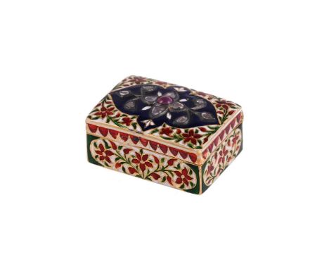 AN INDIAN, JAIPUR, RAJASTHAN ENAMEL, POLKI DIAMOND AND RUBY BOX FIRST HALF OF THE 20TH CENTURYThe box with a central circular