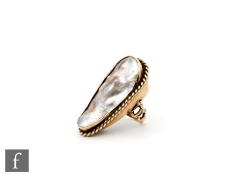 A late 20th Century 9ct mother of pearl ring, tear shaped pearl panel within rope twist borders, length 4.5cm, weight 7.5g, r