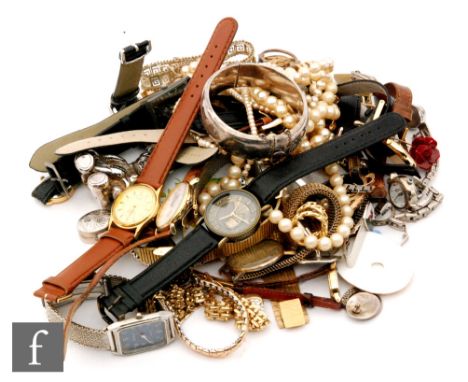 A parcel lot of assorted jewellery to include silver bangle, watches, beads, brooches etc 