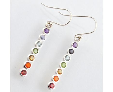 A pair of 925 silver rainbow drop earrings set with amethyst, iolite, topaz, peridot, citrine, fire opal and garnet, L. 4.3cm