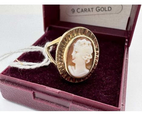 A 9ct Gold Vintage Carved Cameo Ring, the oval panel depicting the portrait of a lady, collet set within modernist style surr