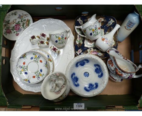 A quantity of miscellaneous china including four Royal Albert 'Old Country Roses' napkin rings, a Wedgwood posy vase, Wetly c