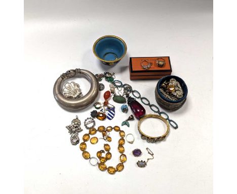 A collection of jewellery including a diamond ring stamped '18CT' 'FINE PLAT' weight 1.5g, a circular diamond set brooch test