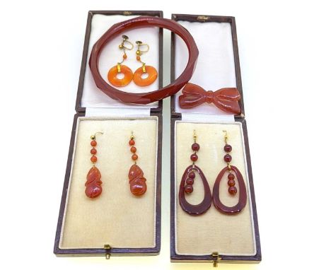 A collection of cornelian jewels together with a bangle (5)
