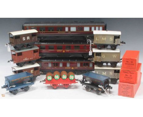 Model railway, mainly Hornby 0 gauge: collection of rolling stock including 4 LMS 0 gauge coaches (two marked Exley) - Kitche