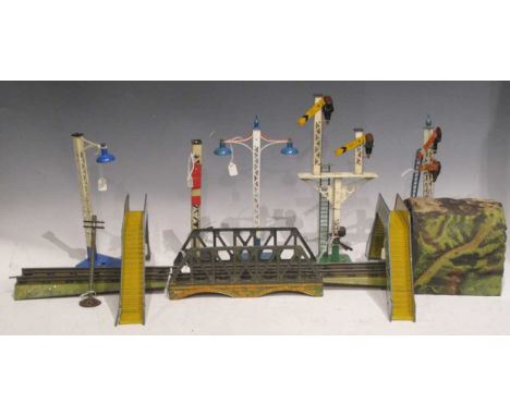 Hornby Series and later model railway series: 5 high capacity wagons, 2 signal cabins (boxed), Island Platform, loading gauge
