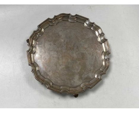 A silver 'Chippendale' style salver, 307g (9.8ozt)