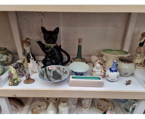 A mixed lot of ceramics, to include a Tony Wood novelty cat teapot and cover; and a Coalport Imari shoe. 