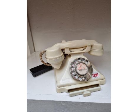 A vintage ivory Bakelite GPO telephone.&nbsp;&nbsp; 