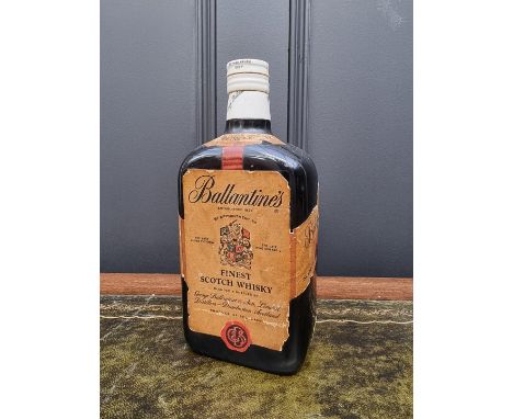 A vintage novelty 'Ballantine's' whisky bottle radio,&nbsp;22.5cm high.&nbsp; 