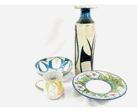 An Aldermaston Pottery bowl, diameter 21cm; an Aldermaston Pottery mug, 10cm; an Aldermaston Pottery bowl, diameter 22cm, an 