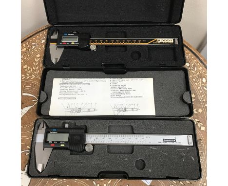 2 Micrometer tools 