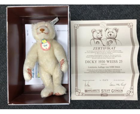 A Limited edition Steiff bear "Dicky 1930 weiss 25" comes with box and certificate. Bear measures 25cm in height. 