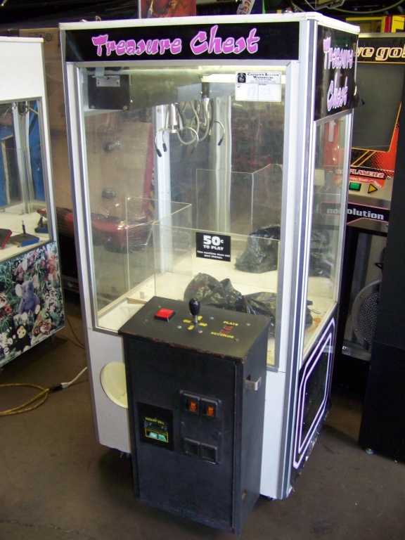 30" TREASURE CHEST PLUSH CLAW CRANE MACHINE Item is in used condition