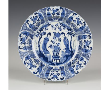 A Chinese blue and white porcelain shallow basin, mark and period of Kangxi, the centre well painted with a pair of Long Eliz