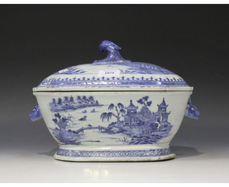 A Chinese blue and white export porcelain soup tureen and cover, Qianlong period, painted with coastal landscapes, the body w