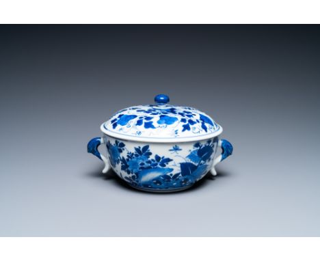 Full title: A Chinese blue and white porringer bowl and cover, KangxiDescription:L.: 18,5 cm - H.: 10,5 cmThe absence of a co
