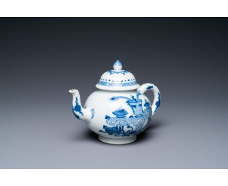 Full title: A Chinese blue and white 'antiquities' teapot, Yu mark, KangxiDescription:L.: 16 cm - H.: 11 cmThe absence of a c