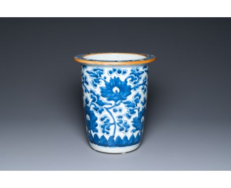 Full title: A Chinese blue and white 'floral scroll' jardiniere, KangxiDescription:H.: 27,5 cmThe absence of a condition repo