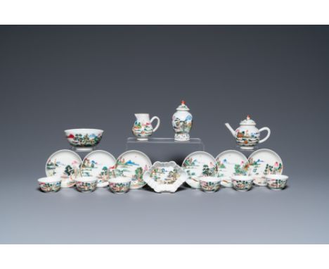 Full title: A rare Chinese famille rose 17-piece miniature tea service, QianlongDescription:L.: 12 cm - H.: 8,5 cm (the teapo