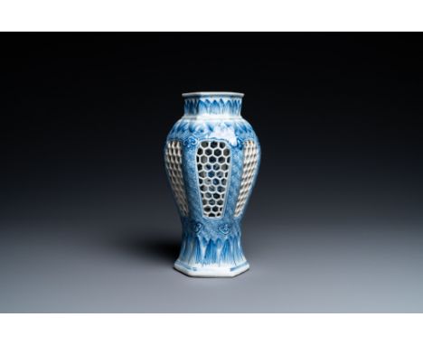 Full title: A Chinese reticulated double-walled blue and white vase, KangxiDescription:H.: 22 cmThe absence of a condition re