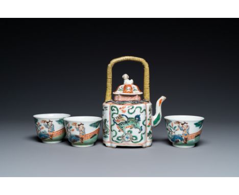 Full title: A Chinese famille verte teapot and three cups, Kangxi and laterDescription:H.: 17,5 cm - H.: 12,5 cm (the teapot)