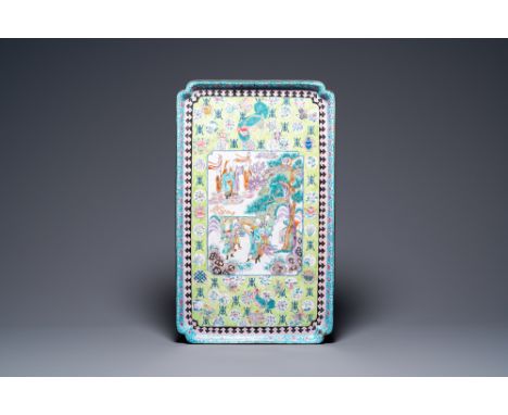 Full title: A massive Chinese rectangular Canton enamel tray, Qianlong/JiaqingDescription:Dim.: 62 x 37,5 cmThe absence of a 