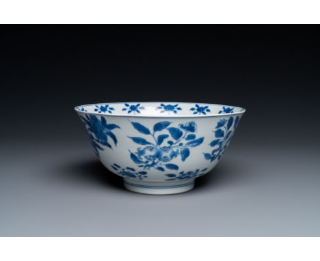 Full title: A Chinese blue and white 'sanduo' bowl, Kangxi mark and of the periodDescription:Dia.: 20,5 cm - H.: 9,5 cmÊ Prov