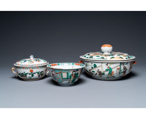 Full title: Three Chinese famille verte bowls, Transitional period and KangxiDescription:Dia.: 24,5 cm - H.: 15,5 cm (the lar