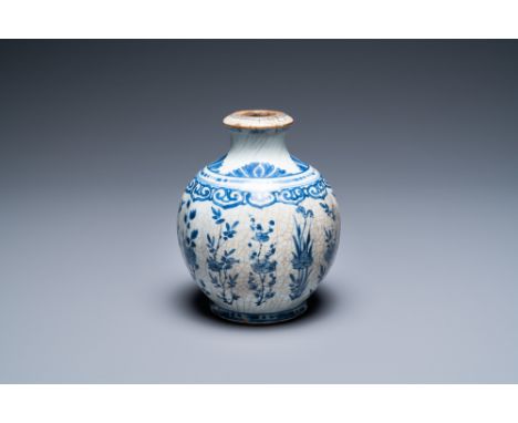 Full title: A Chinese blue and white 'soft paste' huqqa base, KangxiDescription:H.: 14,5 cmThe absence of a condition report 
