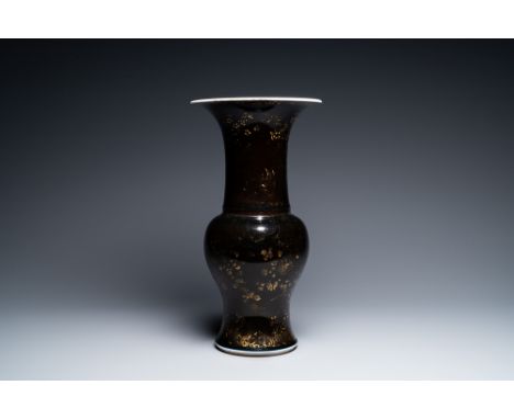 Full title: A Chinese monochrome black 'yenyen' vase with traces of gilding, KangxiDescription:H.: 43,5 cmThe absence of a co