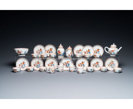 Full title: A rare Chinese 32-piece miniature tea service in blue, white and iron-red, QianlongDescription:L.: 12,5 cm - H.: 