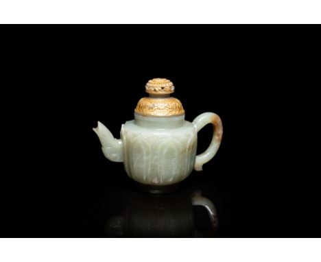 Full title: A Chinese pale celadon jade teapot and cover, QingDescription:L.: 17 cm - H.: 13 cmThe absence of a condition rep