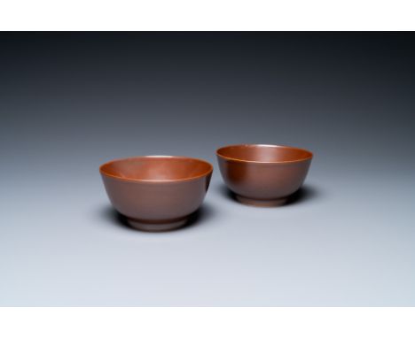 Full title: A pair of Chinese cafe au lait-glazed bowls, Qianlong mark and of the periodDescription:Dia.: 12,5 cm - H.: 6,5 c