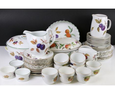 Large collection of Royal Worcester ' Evesham ' Tea and Dinner Ware including 5 lidded tureens, 2 jugs, 3 flan dishes, 7 brea