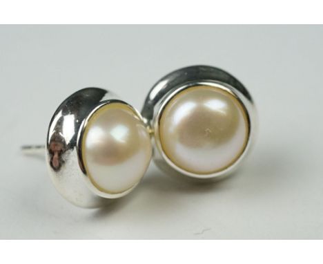 Pair oif Silver and Pearl Stud Earrings 