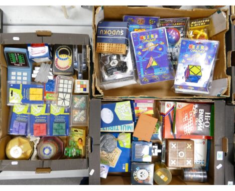 A Large collection of Vintage Games &amp; Puzzles: 3 trays 