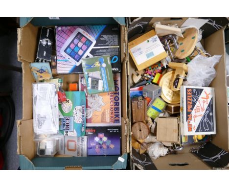 A collection of Vintage Games &amp; Puzzles: 2 trays 