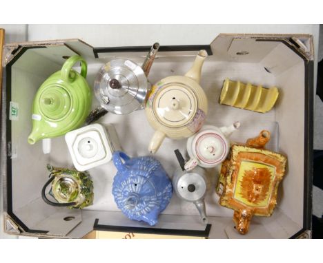 A mixed collection of items to include: Sadler, Woods, Price Kensington , Commemorative Tea Pots, Carltonware Toast Rack etc 