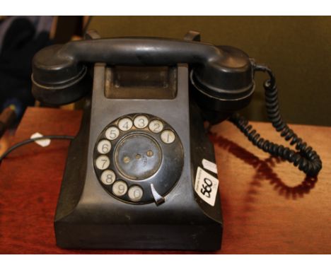 A vintage ITI bakelite telephone: 