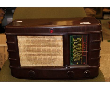 A vintage Phillips bakelite radio: model 66995. 