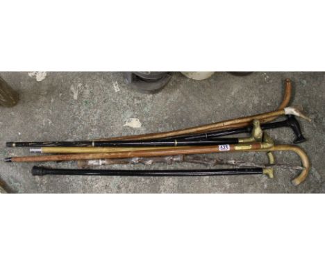 A collection of Vintage Walking Sticks: horn handled &amp; brass handled noted(8) 