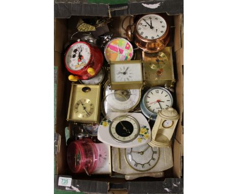 A collection of vintage mantle clocks and alarm clocks: (1 tray). 