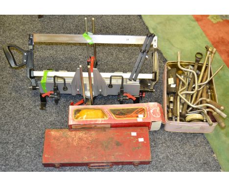 Tools - a Tipco wrench set, cased; various socket and wrench sets; garage lamp; etc qty