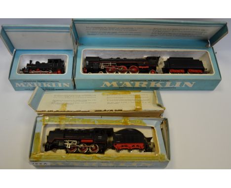 Marklin - a Marklin 3048 DB Locomotive with Tender Br 01 Black version, fitted with smoke generator, boxed; Marklin HO DB 302