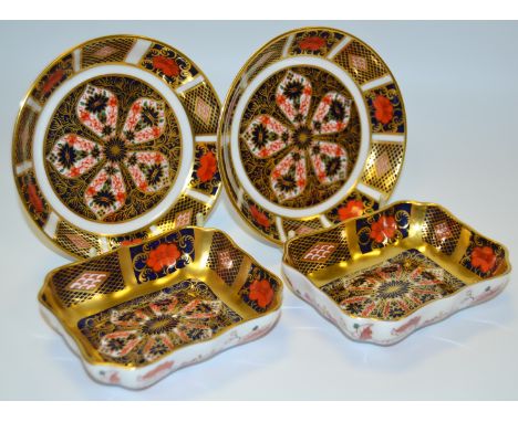 A pair of Royal Crown Derby 1128 shaped rectangular trinket dishes; two other circular (4)