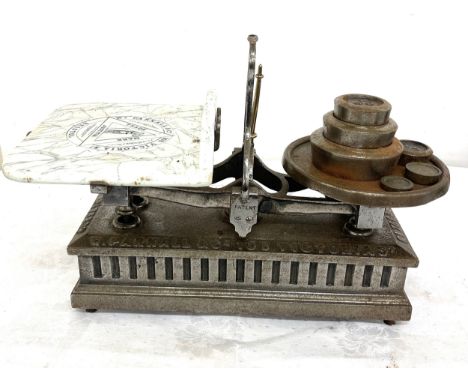 Vintage W Parnall kitchen scales with weights 
