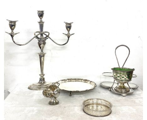 Box of silver plated items to include decanter stand, candlestick 